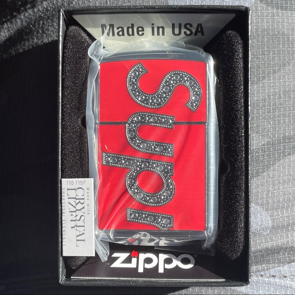 Supreme Swarovski® Zippo® | FW20 | Red | New (DS) - Picture 2 of 6